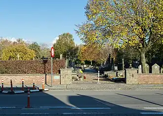 Toegang tot de begraafplaats.