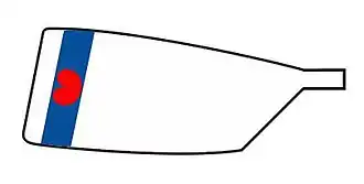 Wit blad met blauwe bies waarin een rood pompeblêd