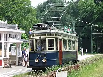 Blauwe Tram-motorrijtuig A327, gebouwd door Beijnes in 1913.