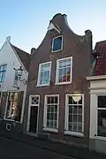 Bloemendalsestraat 17 (midden) en 19 (links) (beiden rijksmonument)