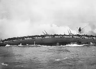 De zinkende SMS Blücher ondersteboven.