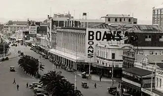 Het Boans-gebouw in Wellington Street, hier afgebeeld in 1936, werd in 1912 gebouwd en in 1987 gesloopt.