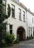 Woonhuis met poort