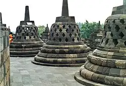 Stoepa´s op de Borobudur