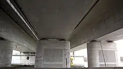 Aanbruggen bestaan uit drie betonnen kokerliggers naast elkaar