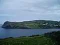 Bradda Head, een klein rotseilandje voor de kust van Port Erin.