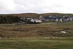 Zicht op enkele huizen van Brae