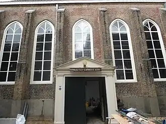 Binnenplein met gevel