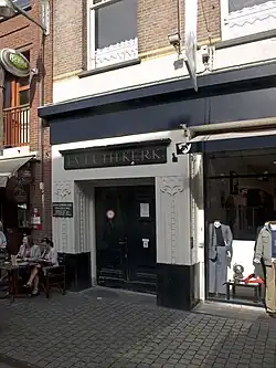 Poort met toegang tot kerkgebouw