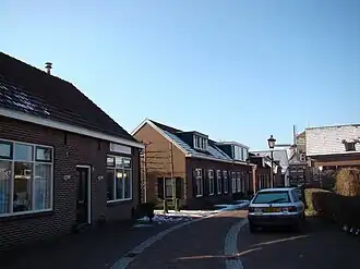 Ambthuis gezien ter hoogte van de Ambtshof in de richting van de Landstraat