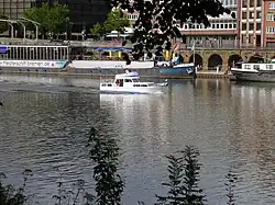 Tiefer in Bremen met uiterst links het Windobjekt