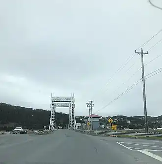 De Sir Ambrose Shea Bridge met aan de overkant Jerseyside (2023)