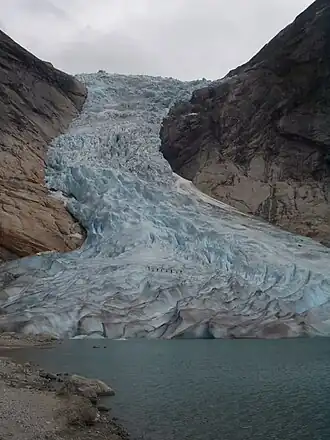 De Briksdalsbreen, een zijarm van de Jostedalsbreen