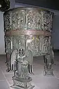 Bronzen doopvont (ca. 1450) in dit kerkgebouw