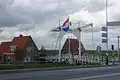 De brug naar de Lagedijk in Katwoude. Op de voorgrond de N247.