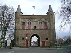 De Gentpoortstraat komt uit op de Gentpoort