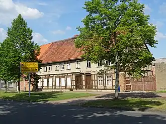 Huizen aan de  Große Dorfstraße te Brunau