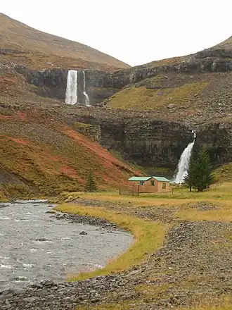 Watervallen in de Brynjudalur.