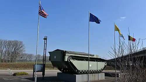 Tankmonument (amfibisch rupsvoertuig gezonken in de Maas op 5 maart 1945)