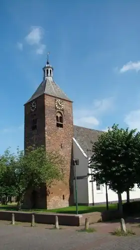 Dorpskerk met 13e-eeuwse Romaanse toren