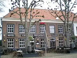 Café restaurant de Roskam Plein 25 te Houten in Nederland (rijksmonument)