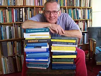 Cornelius Hasselblatt met zijn werken