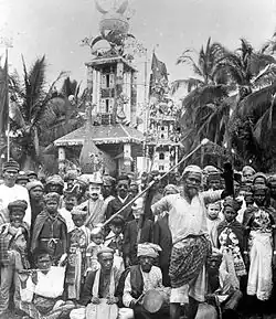 Islamitische processie op de 10e dag van de maand Muharram (Indonesisch: Asyura), waarbij ceremoniële torens (tabut of tabuik) door de stad worden gedragen