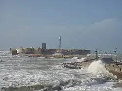 Kasteel en verbindingsweg vanaf de stad