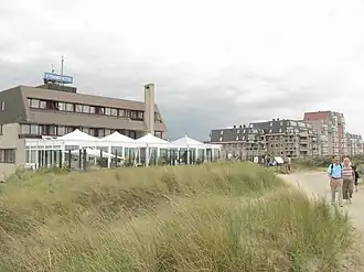 Strandhotel en terras van Pure C (2010)