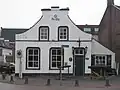 Café "De Tip", met woonhuis. Voorheen herberg met twee woonhuizen