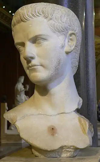 Buste van Gaius Caligula met een baard als teken van rouw om zijn zus Julia Drusilla.(39-41 n.Chr.,Louvre, Ma 1234)