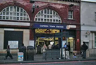 De ingang aan Camden High Street