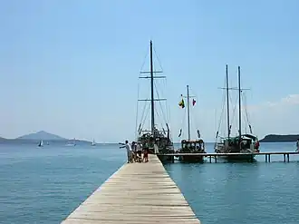 Uitzicht vanaf Camel Beach, een toeristisch strand vlak bij Bodrum