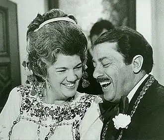 Carmen Zapata met Vito Scotti (1973)