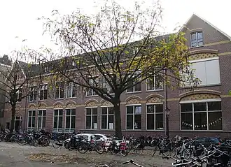 Schoolgebouw van het Cartesius Lyceum aan het Frederik Hendrikplantsoen