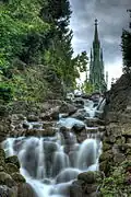 Cascade met het Nationaldenkmal auf dem Kreuzberg