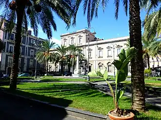 Piazza Cutelli met de Cutelli-school in Catania
