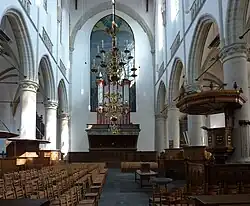 Preekstoel en orgel