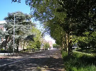 Catharijnesingel met links het voormalige (S)AZU