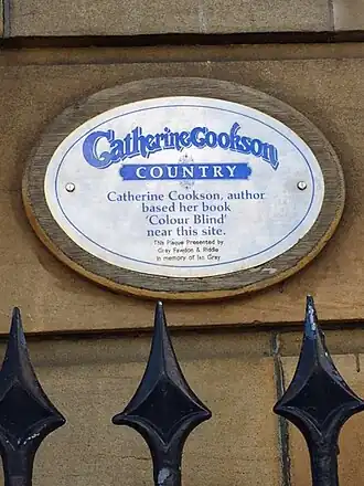 Gedenkplakkaat voor Catherine Cookson