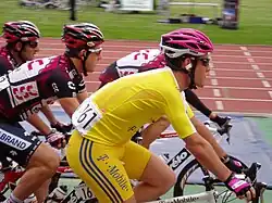 In de gele leiderstrui tijdens de Ronde van Groot-Brittannië 2007