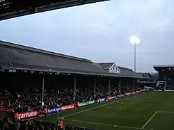 De Johnny Haynestribune op Craven Cottage, het stadion van Fulham Football Club