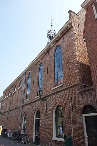 Exterieur van de Ceciliakapel in de Nieuwsteeg