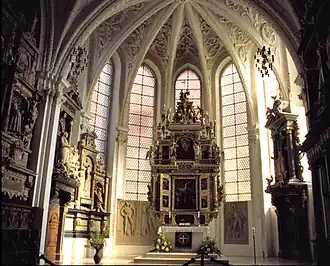 koor en altaar in de  Maria- of stadskerk