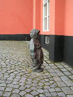 nr. 13: Out van Charlotte Gyllenhammar