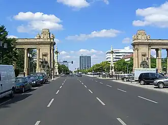 Straße des 17. Juni aan de Charlottenburger Tor