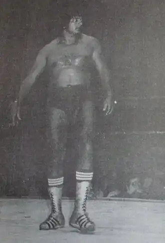 Foto van Chavo Guerrero sr. in het programmaboekje van het kampioenschap worstelen, 7 oktober 1977