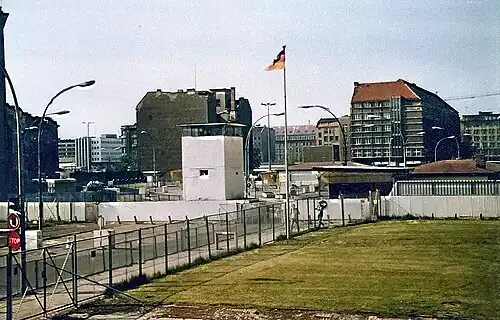 Berlijnse Muur bij Checkpoint Charlie 1982