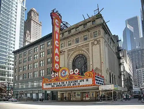 Voorkant van Chicago Theatre in de Loop
