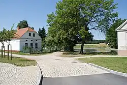 Huis bij de dorpsvijver (2010)